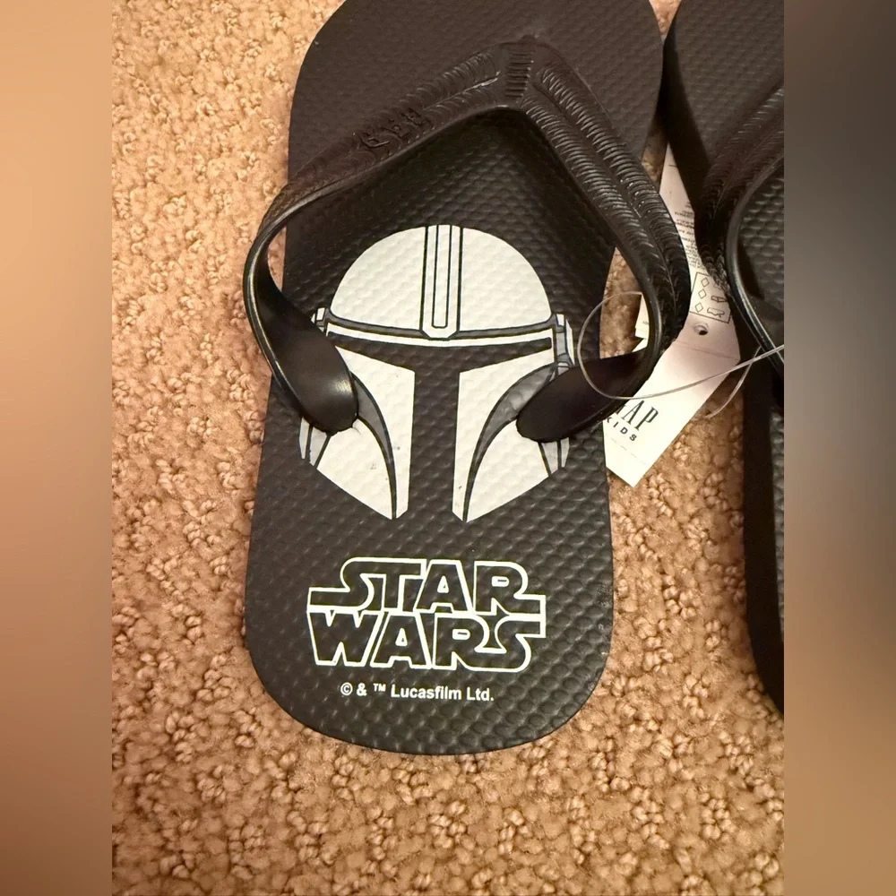 NWT. Gap Star Wars little boy flip flops. Size 12/13
